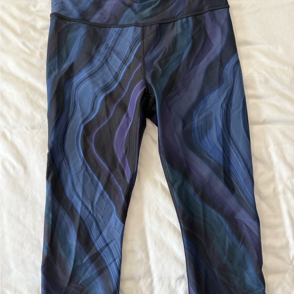Athleta Navy and Black Swirl Cropped Leggings